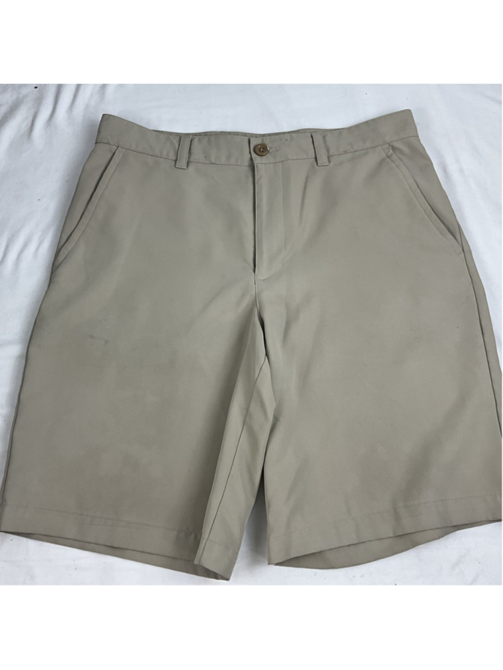 Men’s Izod Golf Shorts Size 32 Beige